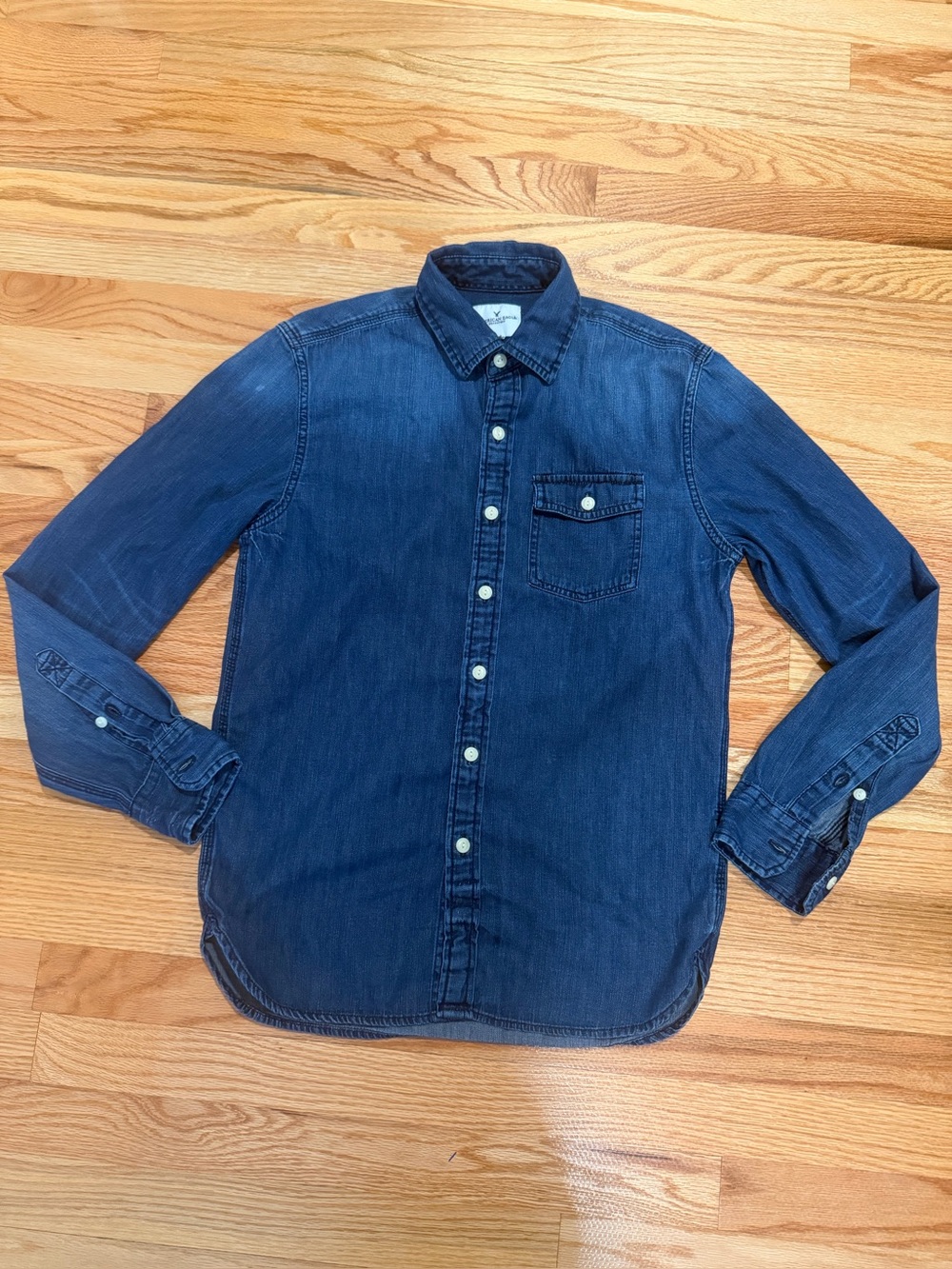 American Eagle Womens XS Dark Wash Denim Chambray Button Down Shirt 100% Cotton